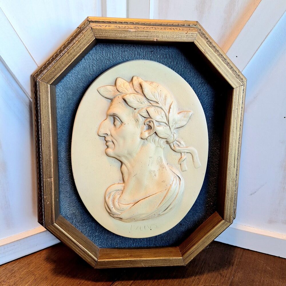 VTG Creative Designs by Gra-Ric Octagonal 3D Bust Head Blue Velvet Lined PL-21